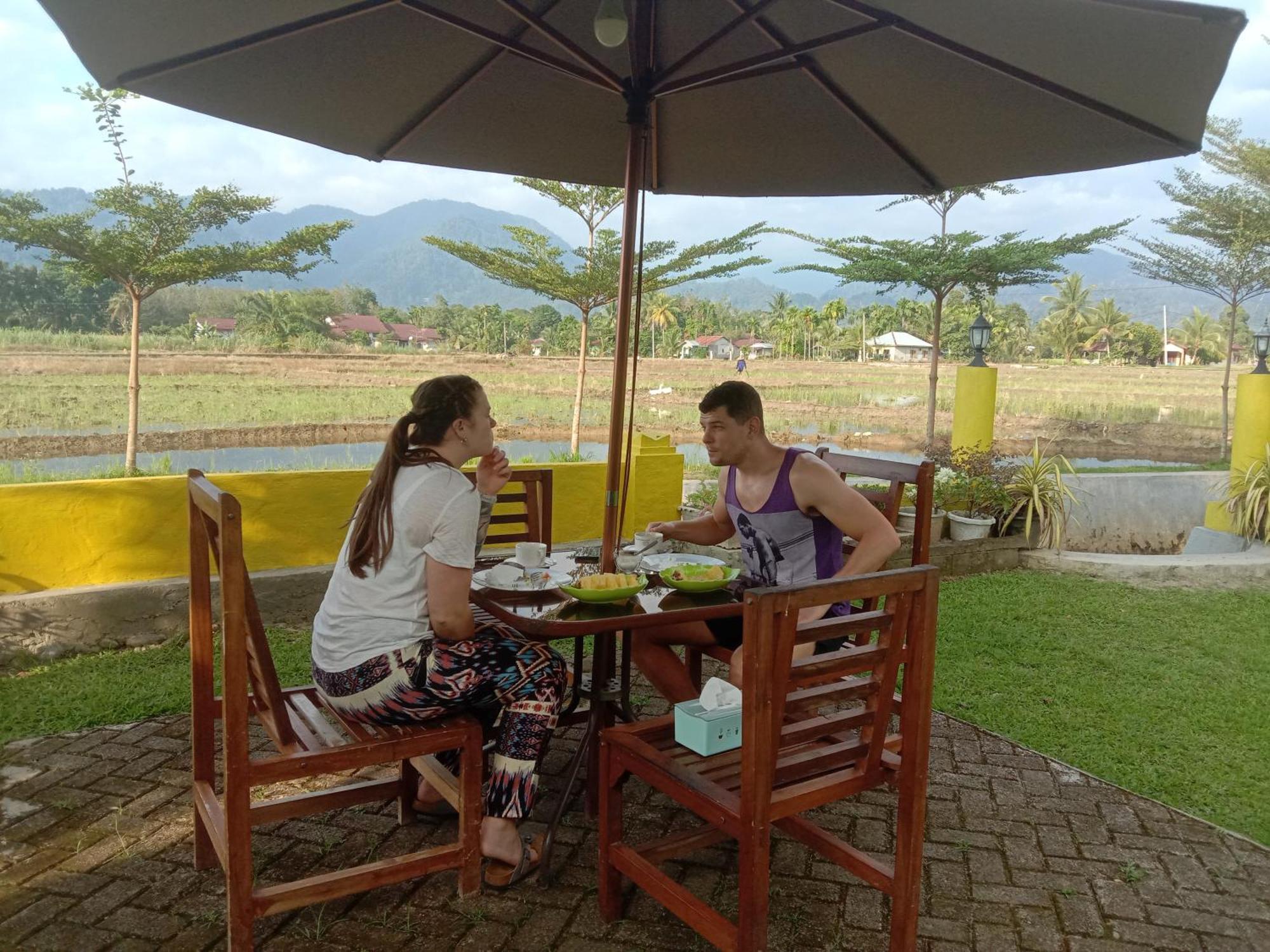 Ambow Homestay Jungle Trekking & Village Tour Bukit Lawang Exteriér fotografie
