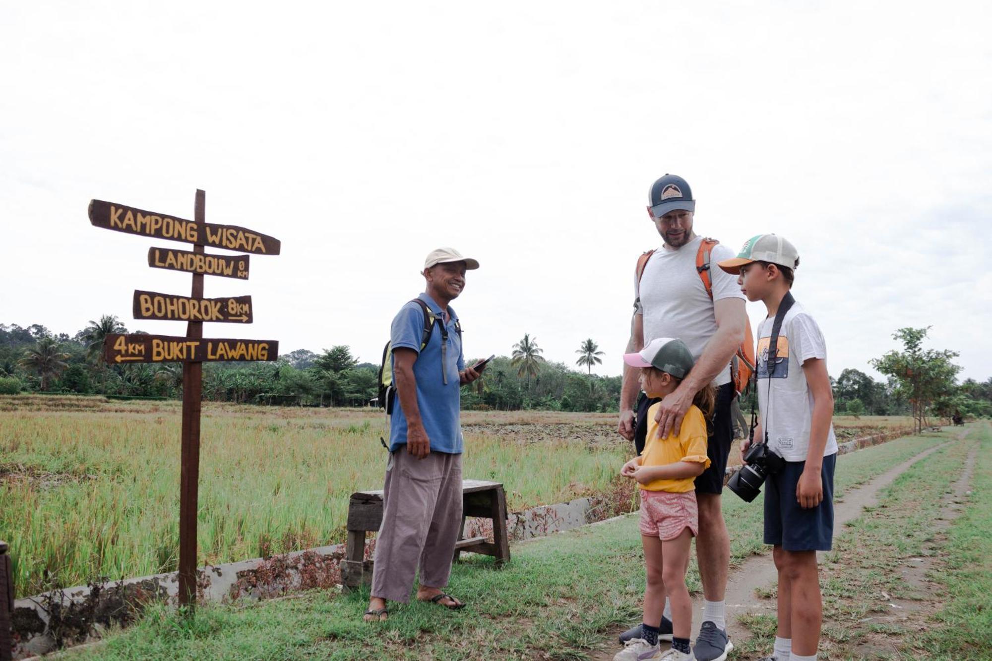 Ambow Homestay Jungle Trekking & Village Tour Bukit Lawang Exteriér fotografie