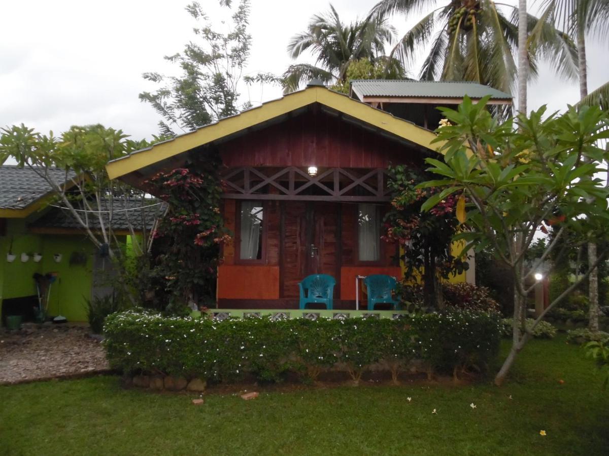 Ambow Homestay Jungle Trekking & Village Tour Bukit Lawang Exteriér fotografie